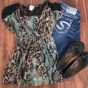 Daytrip Short Sleeve Lace Snakeprint Top